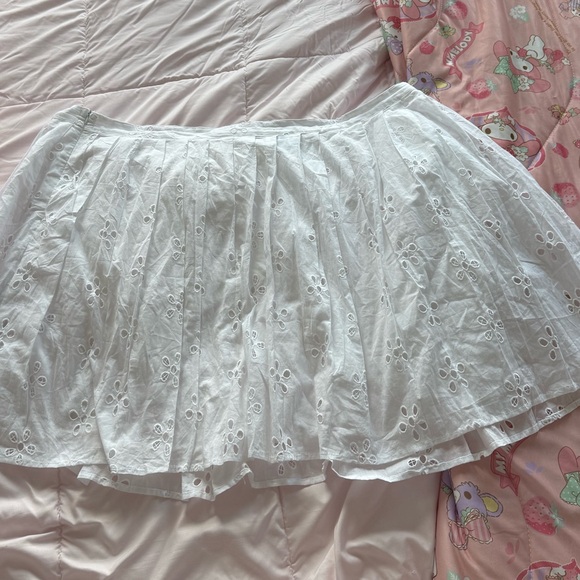 ASOS Curve White Eyelet Pleated Skater Mini Skirt - Picture 3 of 6